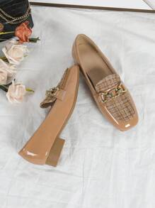 杏色漆皮乐福鞋，粗跟，方形编织面料面板封闭式鞋头，金属扣装饰，2.5厘米中跟软底休闲鞋 - 杏色 - 查看 4