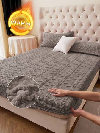 1 pieza Sábana bajera de terciopelo, ropa de cama, sábana ajustable, cubierta de colchón, funda de cama suave y agradable para la piel, ropa de cama cálida y cómoda para el dormitorio, forro polar grueso para otoño e invierno, sábana ajustable de felpa maciza en tamaño cama King, Queen, Full o Twin, funda protectora para el dormitorio, hotel, sin fundas de almohada, textil para el hogar, ropa de cama para el Día de la Independencia, regalos de ropa de cama, lavable a máquina
