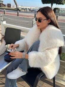 女士秋冬圣诞特色大翻领纯色仿皮草效果防寒大衣，冬季促销。 - 米色 - 查看 4