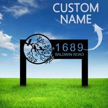 1 件个性化花园门牌号标牌、定制房屋地址标牌、定制美国秋田犬金属纪念花园桩、定制地址金属标牌、带树的地址标牌、前廊装饰、草坪安装金属地址牌