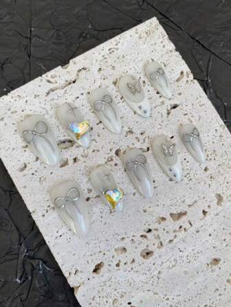 10片纯手工戴杏仁银蝴蝶结爱心水钻白色法式简约时尚优雅圣诞适合送朋友可反复佩戴按压指甲美甲用品指甲