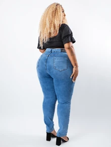 Calça Jeans  Plus Size Skinny Premium Clara Cintura Alta Empina Bumbum - Azul - Visão 6