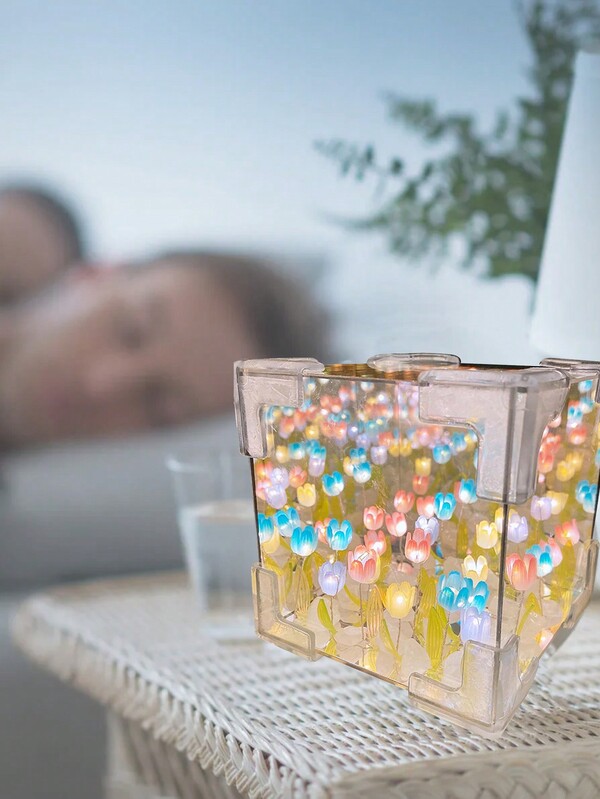 Cubo de jardín infinito con diseño de flor de tulipán, luz nocturna DIY mini, lámpara floral 3D de ambiente. Un toque decorativo elegante para el escritorio, ideal como regalo especial para novia, familia, amigos, compañeros de clase, Día de la Madre o cumpleaños.