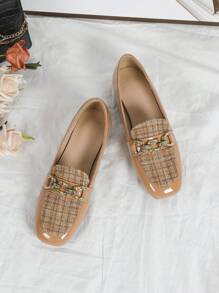 杏色漆皮乐福鞋，粗跟，方形编织面料面板封闭式鞋头，金属扣装饰，2.5厘米中跟软底休闲鞋 - 杏色 - 查看 3