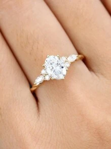 1pc Shiny Halo Engagement Ring, Round Cut Cubic Zirconia Elegant Wedding Ring, Suitable For Women And Girls