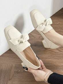 女士新款粗跟乐福鞋，大蝴蝶结，乳白色高跟鞋