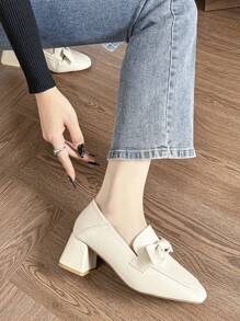 女士新款粗跟乐福鞋，大蝴蝶结，乳白色高跟鞋