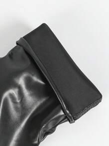 Sepatu bot selutut model slip-on dari kulit vegan dengan hak tebal, minimalis dan serbaguna. - Hitam - View 8