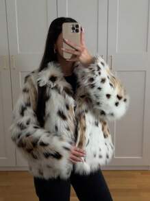 Jesienno-zimowy damski płaszcz z dużym kołnierzem, łatami i nadrukiem w panterkę, ze sztucznego futra, chroniący przed zimnem.