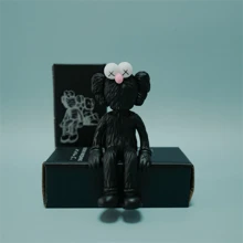 1PC Kaws 坐姿车饰潮流娃娃摆件玩偶潮流品牌摆件公仔，送给朋友的礼物 - 黑色 - 查看 3