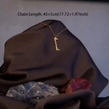Aangepaste naamketting, verticale naamketting, gepersonaliseerde verticale naamketting, minimalistische naamketting, cadeau voor haar, zomersieraden