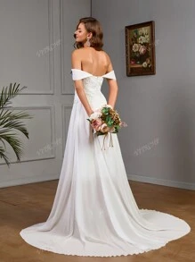 Vestido de Noiva Longo Simples e Liso com Ombros à Mostra e Painel de Tela