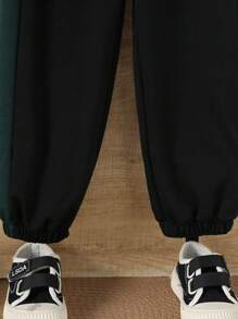 2 件套男童休闲纯色恐龙印花口袋连帽长袖运动衫 + 纯色拼布恐龙印花松紧腰裤，秋冬 - 軍綠色 - 查看 8