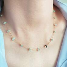 优雅冰蓝色不对称天然石女士项链和手链套装，法式乡村风格浅蓝色半透明碎石项链，防锈18K镀金不锈钢，波西米亚艺术氛围，流苏链，妇女节、情人节、母亲节的完美礼物，适合日常、派对、约会、宴会场合 - 金色 - 查看 10