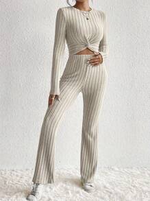 Frenchy Two-Piece Set With Front Knot Top And Textured Fabric Flared Pants - 杏色 - 查看 3
