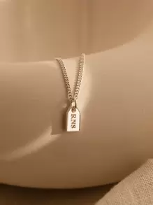 Mặt dây chuyền chữ cái đầu tên theo phong cách tối giản, mạ vàng 18K, làm từ thép không gỉ, thích hợp làm quà tặng bạn bè hoặc quà tặng thú cưng. - Nhiều màu - Xem 5