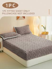 1pc Velvet Fitted Sheet, Bedding, Solid Color Mattress Cover, Soft-Comfortable Warm Mattress Protector, Skin-Friendly Fitted Sheet, Full Coverage Bedding, Thickened Autumn And Winter Bed Cover Bedding, Modern Fabric Fitted Bottom Sheet For Bedroom, For Queen King Twin Full Size Without Pillowcase, Mother's Day Bedding, Bedding Gifts, Machine Washable