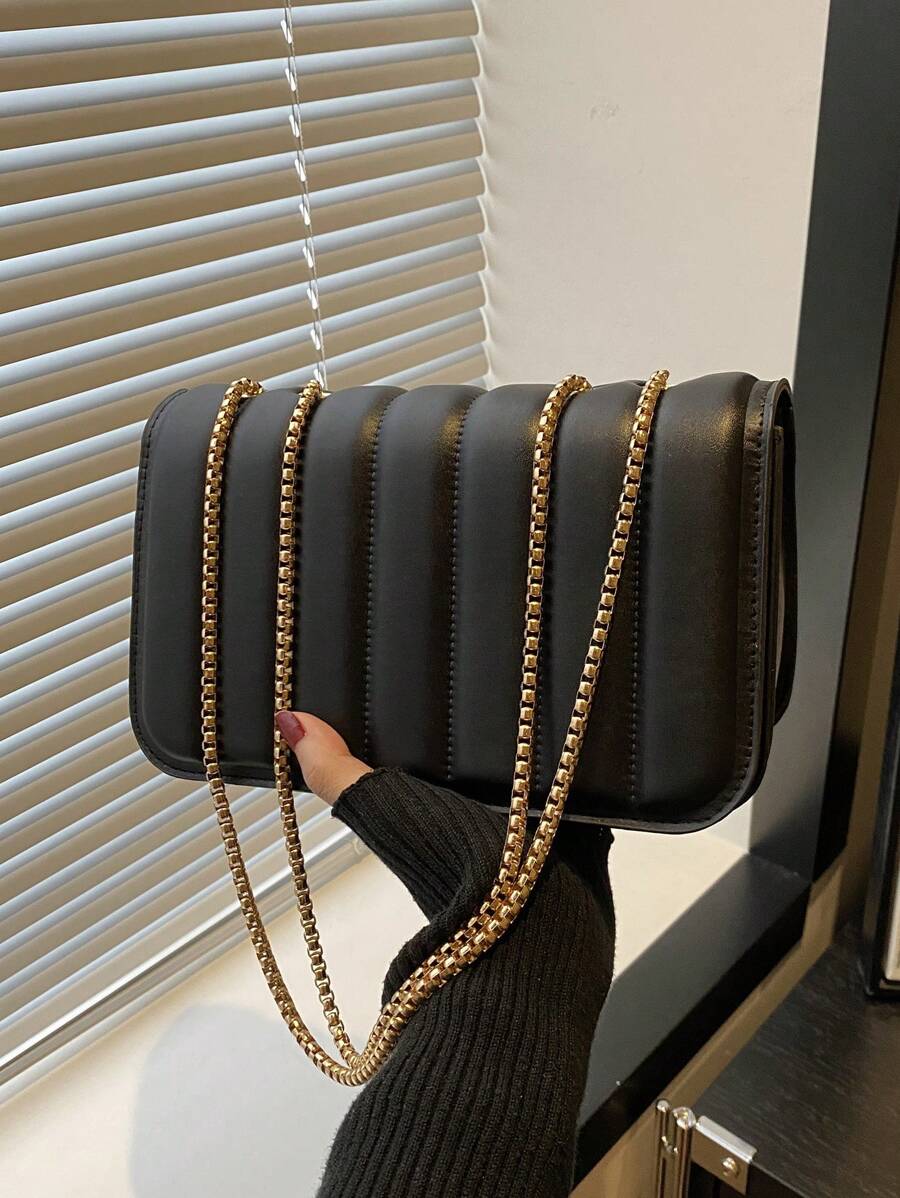 秋冬季新款复古压痕方包，翻盖开口，金属双链条，轻巧纯色，小容量单肩斜挎包。适合女性日常生活休闲、通勤、学生使用