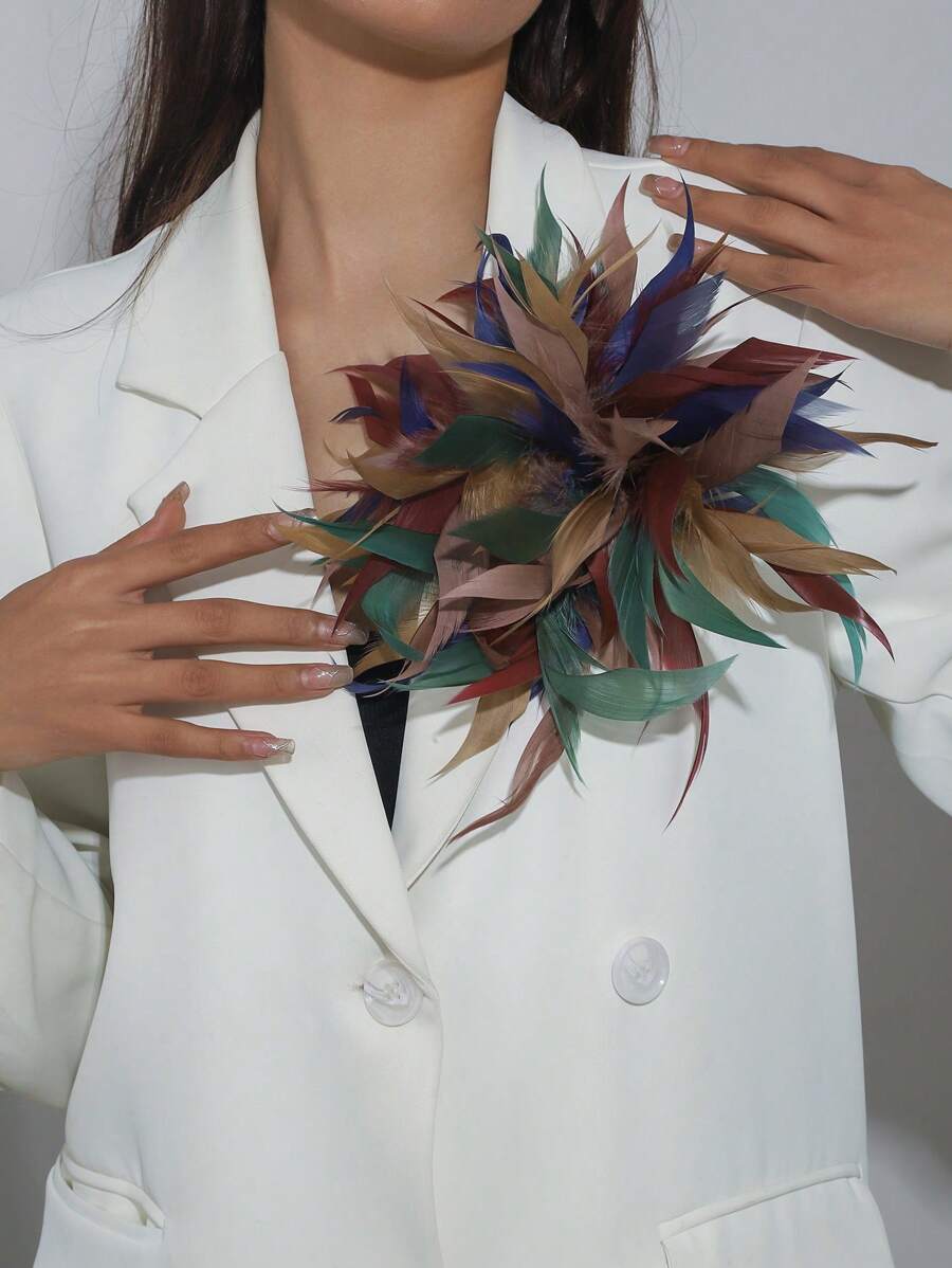 1 pieza Broche bohemio hecho a mano con plumas artificiales coloridas, diseño elegante y versátil, adecuado para trajes, vestidos, fiestas, uso diario, también es un gran regalo del Día de San Valentín para ella - color - Ver 1