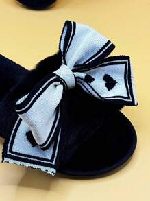 Dép đi trong nhà thoải mái, mềm mại, thời trang và có thể mặc ở ngoài trời hoặc ở nhà. Chúng là sự lựa chọn của những người dẫn đầu thời trang,Giày dép đi trong nhà dành cho nữ,Dép đi trong nhà mềm mại,Dép đi trong nhà,Dép đi trong nhà màu đen tối giản,Dép đi trong nhà có nơ lớn - màu đen - Xem 5