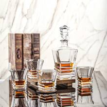 Bouteille de vin élégante de 900 ml avec 4 verres, ensemble de carafes à whisky de luxe, verrerie de design en cascade pour vin rouge, whisky, brandy, rhum, tequila, vodka, pour usage à la maison, en bar et en fête, cadeau pour père, mari, petit ami