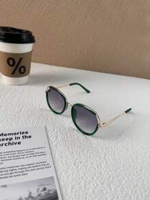 1 Cặp kính mắt trẻ em siêu nhẹ, thoải mái cho bé trai và bé gái, thời trang để chụp ảnh, dự tiệc, đạp xe, du lịch, với thiết kế khoét rỗng dễ thương - Người mẫu trẻ em - Xem 3