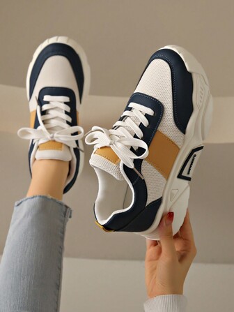 新款女士厚底运动鞋，米色系带休闲平底鞋，时尚网眼多色厚底运动鞋，适合所有季节