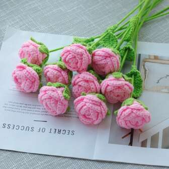 1/3/6/10pcs Handmade Crochet Rose Flowers, Decorative Flowers, Artificial Flowers, Yarn Flowers. Home Decor For Dining Room, Living Room, Bedroom, Wedding, Party. DIY Bouquet Suitable For Her Gift, Mother's Gift, Teacher's Gift, Creative Present. Suitable For Spring/Summer Decor, New Year, Valentine's Day, Birthday, Easter Decor Or Gift