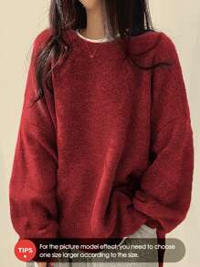 عنابي اللون