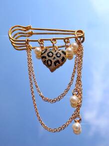 1pc Fashionable Cubic Zirconia Leopard Print Brooch, 1pc Shiny Copper Inlaid Zirconia Heart-Shaped Pendant, 1pc Exaggerated Leopard Heart-Shaped Pendant, 1pc Pearl Chain Brooch. Fashionable Street Decoration Pendant & Brooch, Can Be Decorated On Clothes, Pants, Shoes Or Bags, Fashionable Accessory, Ideal Gift For Friends. Valentines,Mom,Mother,Mother's Day,Gift
