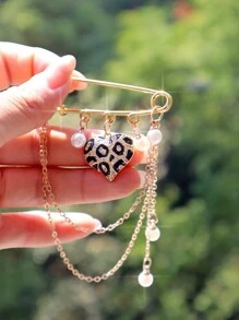 1pc Fashionable Cubic Zirconia Leopard Print Brooch, 1pc Shiny Copper Inlaid Zirconia Heart-Shaped Pendant, 1pc Exaggerated Leopard Heart-Shaped Pendant, 1pc Pearl Chain Brooch. Fashionable Street Decoration Pendant & Brooch, Can Be Decorated On Clothes, Pants, Shoes Or Bags, Fashionable Accessory, Ideal Gift For Friends. Valentines,Mom,Mother,Mother's Day,Gift