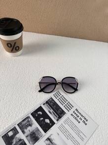 1 Cặp kính mắt trẻ em siêu nhẹ, thoải mái cho bé trai và bé gái, thời trang để chụp ảnh, dự tiệc, đạp xe, du lịch, với thiết kế khoét rỗng dễ thương - Người mẫu trẻ em - Xem 9