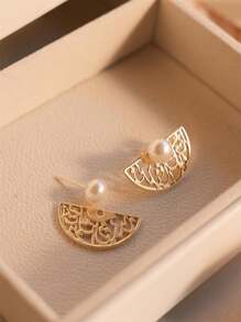 CHOSHILAR 2pcs Vintage French Style Faux Pearl Hollow Asymmetrical English Letter Half-Circle Geometric Earrings, Brass Material, Gift, Elegant Personalized Earrings For Women, Suitable For Daily, Vacation, Party, Wedding, Anniversary, Holiday Gifts For Mom & Daughter