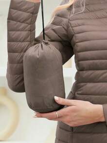 ZIAI 女士纯色轻薄长款连帽冬季羽绒服休闲户外秋冬外套女 - 卡其色 - 查看 6