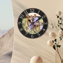 1 pezzo Orologio da parete personalizzato con foto, orologio da parete con foto personalizzato da 8/10/12 pollici per la decorazione della casa, orologio da scrivania personalizzabile per camera da letto, regalo personalizzato per compleanni, matrimoni, San Valentino, anniversari, per San Valentino, festa della mamma, compleanni, festa dei bambini, laurea, matrimoni, festa del papà, inaugurazione di casa, regali per scuola, casa, ufficio, multifunzionale, durevole, ornamentale, riutilizzabile, raffinato, di stile, di alta qualità, colorato, moderno, personalizzato, unico, regalo ideale per lui, regalo ideale per lei, fidanzato, papà, fidanzata, mamma, famiglia, amici, tea room, casa, giardino, ufficio, per anniversari, per San Valentino, per la festa della mamma, per compleanni, per la festa del papà, per la laurea, per matrimoni, per l'inaugurazione di casa