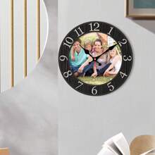 1 pezzo Orologio da parete personalizzato con foto, orologio da parete con foto personalizzato da 8/10/12 pollici per la decorazione della casa, orologio da scrivania personalizzabile per camera da letto, regalo personalizzato per compleanni, matrimoni, San Valentino, anniversari, per San Valentino, festa della mamma, compleanni, festa dei bambini, laurea, matrimoni, festa del papà, inaugurazione di casa, regali per scuola, casa, ufficio, multifunzionale, durevole, ornamentale, riutilizzabile, raffinato, di stile, di alta qualità, colorato, moderno, personalizzato, unico, regalo ideale per lui, regalo ideale per lei, fidanzato, papà, fidanzata, mamma, famiglia, amici, tea room, casa, giardino, ufficio, per anniversari, per San Valentino, per la festa della mamma, per compleanni, per la festa del papà, per la laurea, per matrimoni, per l'inaugurazione di casa