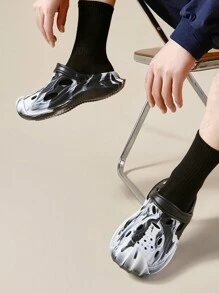 Unisex Graffiti Printed Wooden Clogs, Fashion Breathable EVA Beach Slippers For Spring/Summer/Autumn/Winter, Casual Couples Outdoor Garden Sandals