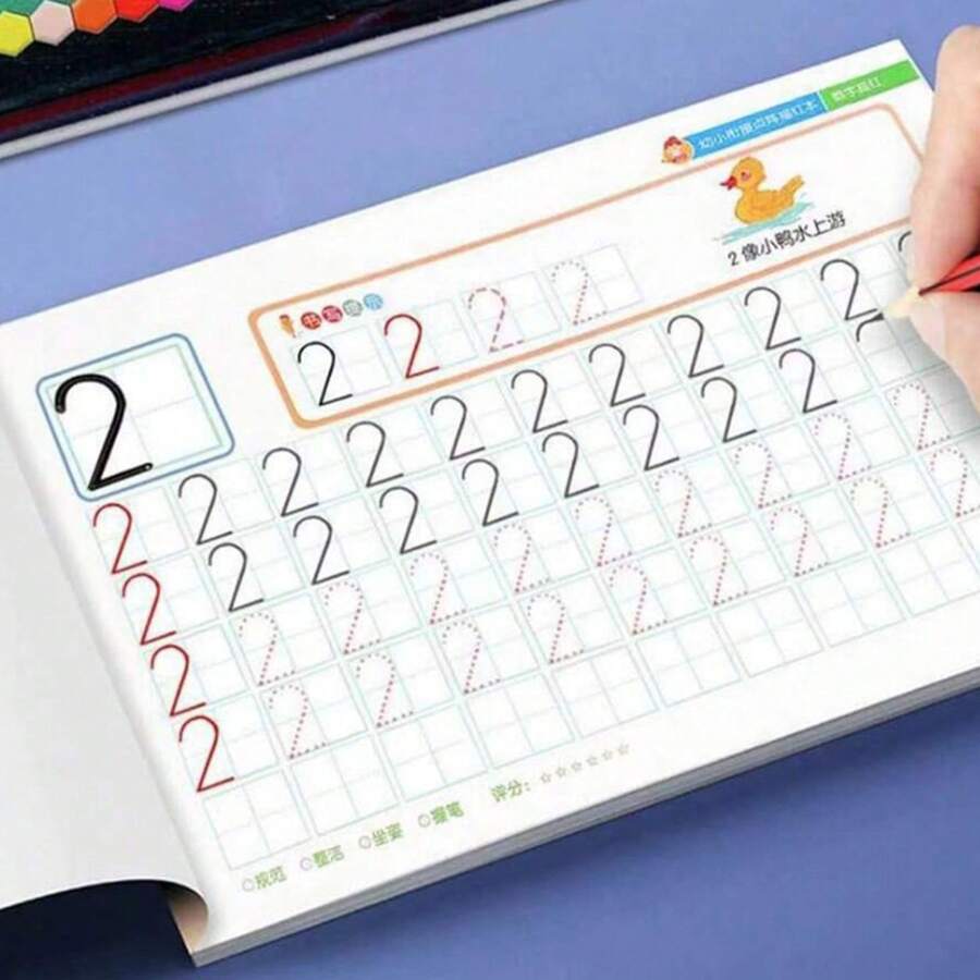 1本学龄前英语字母追踪练习手册，包括有趣的数字追踪和铅笔控制练习、一对一练习、学习用品、学校必需品、返校用品、返校用品、万圣节、圣诞节、新年礼物