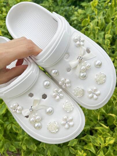 18pcs/Pack White Bow & Pearl Shoe Decorations, Suitable For Sandals, Slippers, Beach Shoes, DIY Accessories