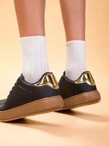 Baskets plates noires polyvalentes pour femmes, simples et chics, durables, résistantes à l'usure, faciles à nettoyer, convenant pour l'extérieur, les voyages, le casual, les sports
