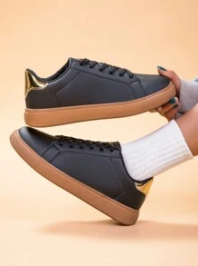 Baskets plates noires polyvalentes pour femmes, simples et chics, durables, résistantes à l'usure, faciles à nettoyer, convenant pour l'extérieur, les voyages, le casual, les sports