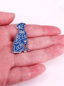 1 件动物胸针，适合作为礼物