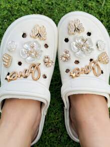 12pcs Sparkling Heart & Camellia Flower Shoe Charms Decorations, Suitable For Sandals And Clogs, Removable. Holiday Gift