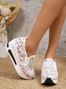 女士厚底运动鞋，2025春夏新款轻便时尚百搭厚底网眼透气平底休闲鞋（鞋面图案随机） - 白色 - 查看 5