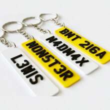 Personalizowany brelok z numerem rejestracyjnym, brelok z numerem rejestracyjnym, wyjątkowy prezent - akcesorium samochodowe - prezent dla niego - 21. urodziny - 17. 18. urodziny