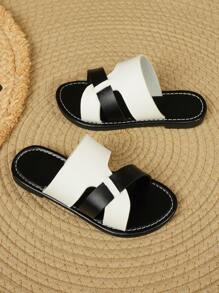 儿童时尚露趾纯色平底防滑可爱沙滩拖鞋，儿童浴室凉鞋 - 黑與白 - 查看 4