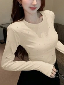 黑色水钻装饰修身长袖沙滩装和休闲 T 恤（带垫肩）