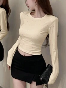 黑色水钻装饰修身长袖沙滩装和休闲 T 恤（带垫肩）