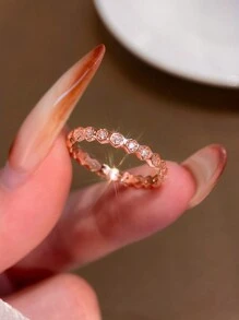 1 pièce Bague en forme de nid d'abeille avec zirconias scintillants et strass à la mode pour femmes. Bague de fiançailles, de mariage en argent sterling 925. Bijoux de qualité supérieure, cadeau d'anniversaire pour petite amie