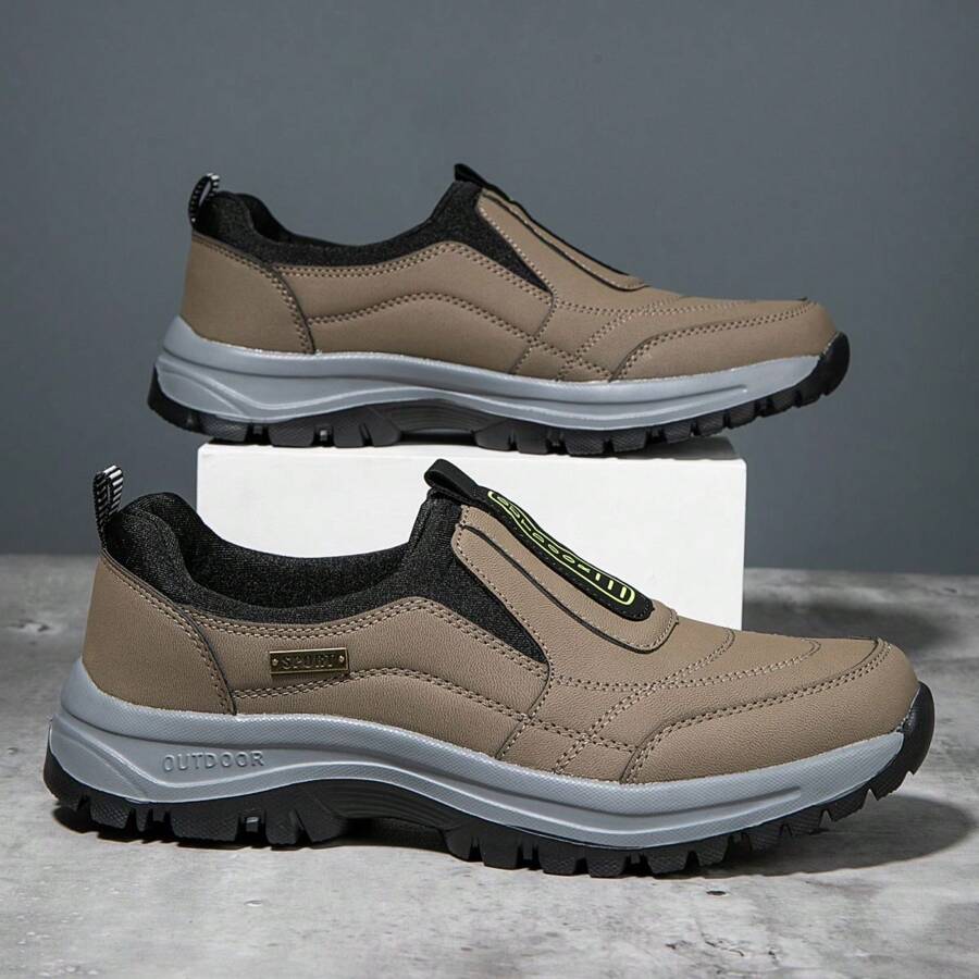 男鞋新款四季超轻户外登山徒步老年休闲鞋旅游鞋